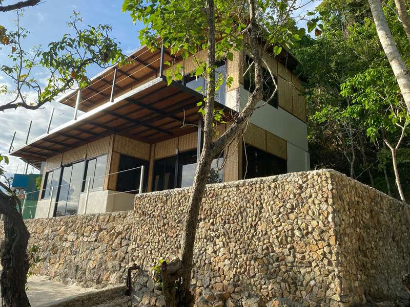 3 Bedroom Beachhouse with Pool photo