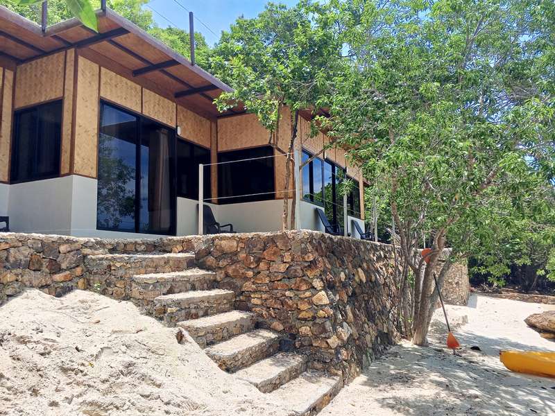 4 Bedroom Beachhouse with Pool photo