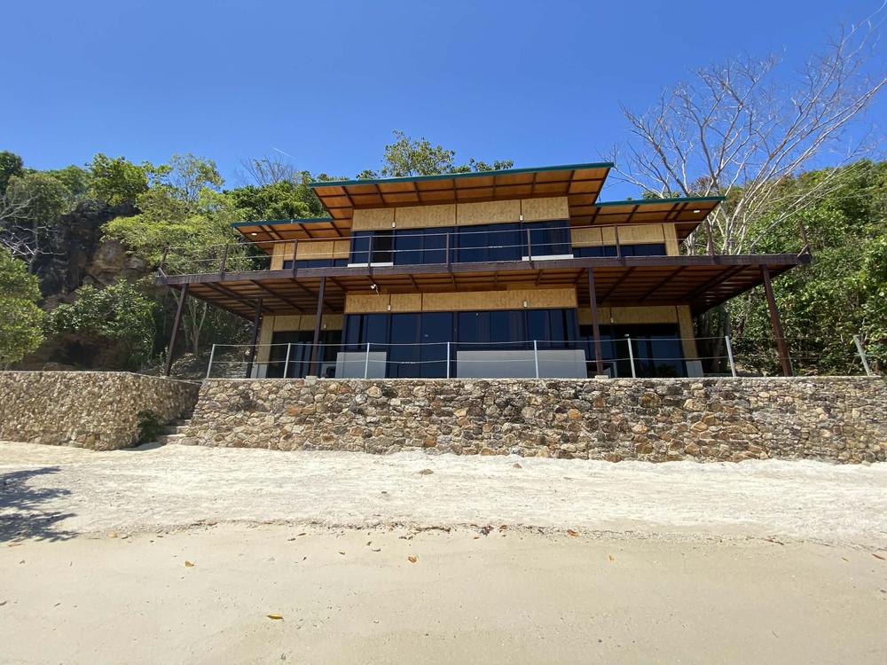 6 Bedroom Beachhouse with Pool photo