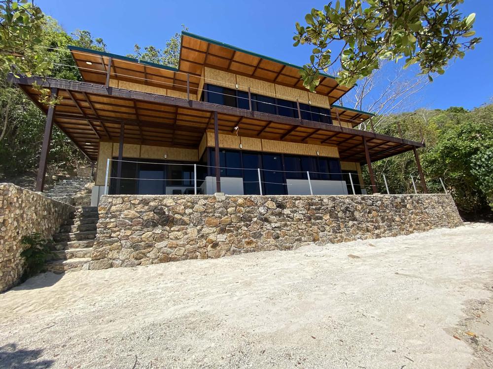 6 Bedroom Beachhouse with Pool photo