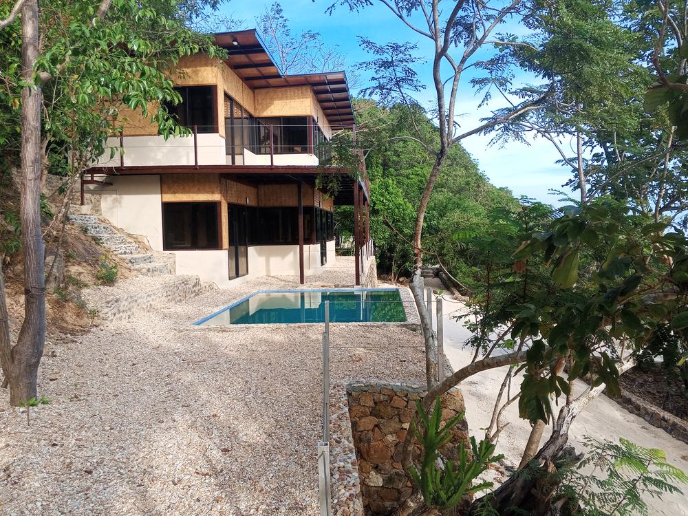 6 Bedroom Beachhouse with Pool photo