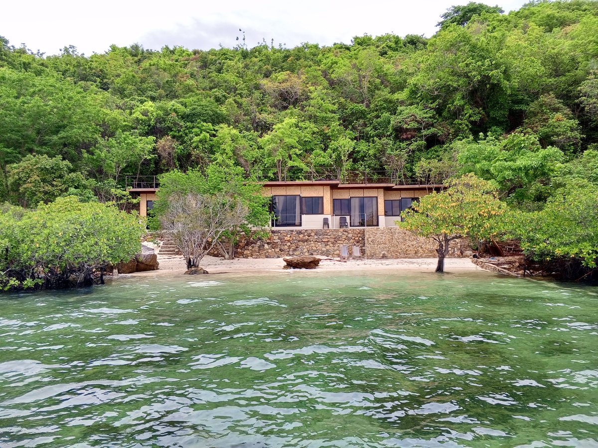 4 Bedroom Beachhouse with Pool